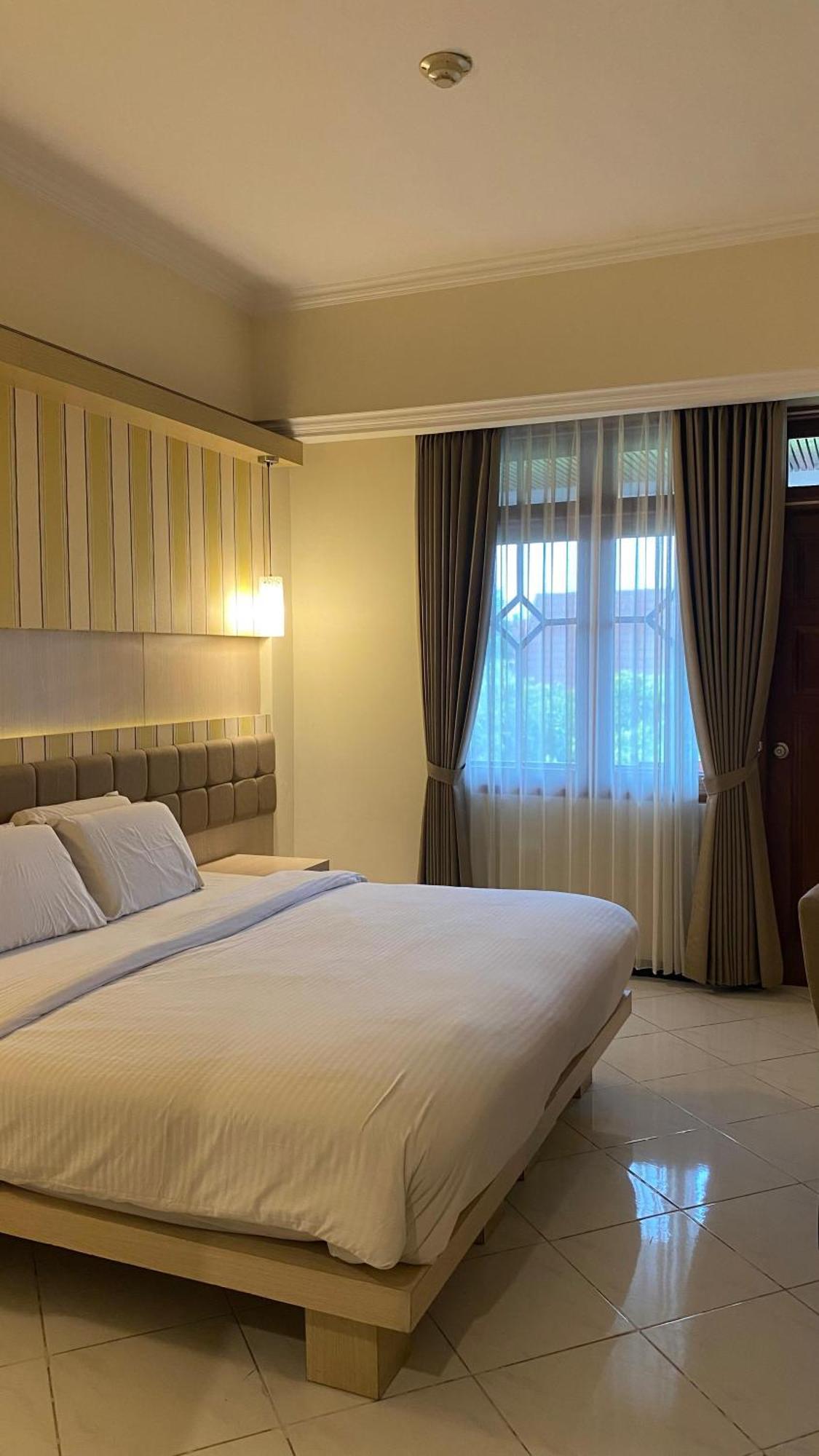 Royal Hotel And Villa Batu Batu  Luaran gambar